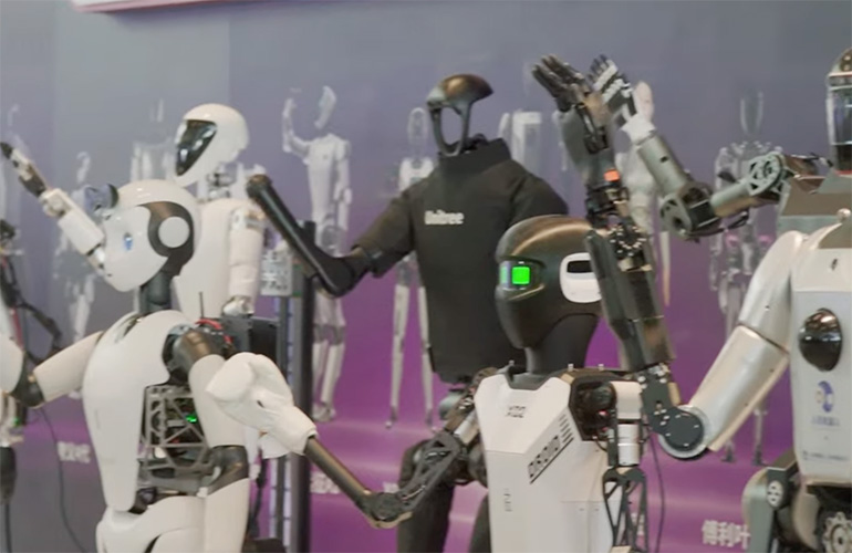 Humanoid robots from different manufacturers wave to the crowd at WAIC.